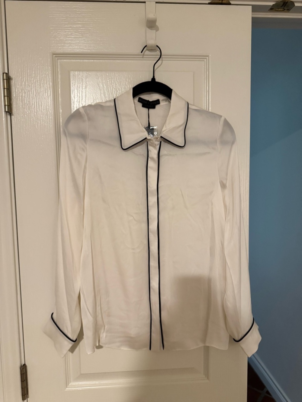 Alice + Olivia White and Black Silk Button Up Top Size Medium NWT